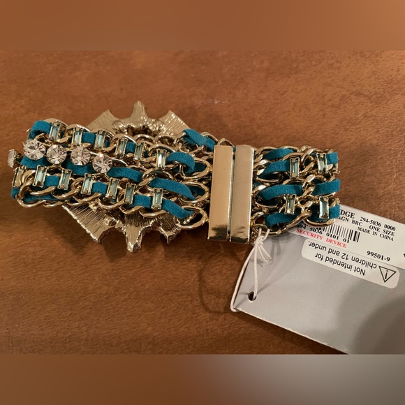 NWT 🎉Host Pick🎉 Zoe + Syd stunning bracelet- turquoise, coral and rhinestones - Picture 6 of 7